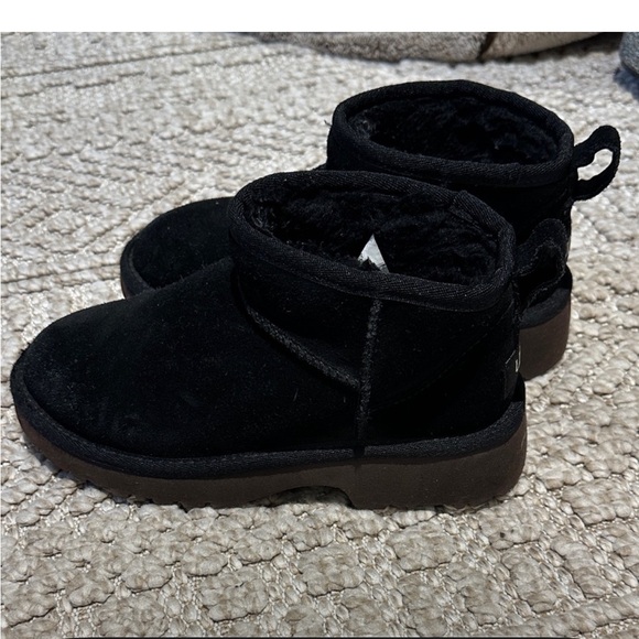 UGG Classic Black Footwear - Picture 4 of 4